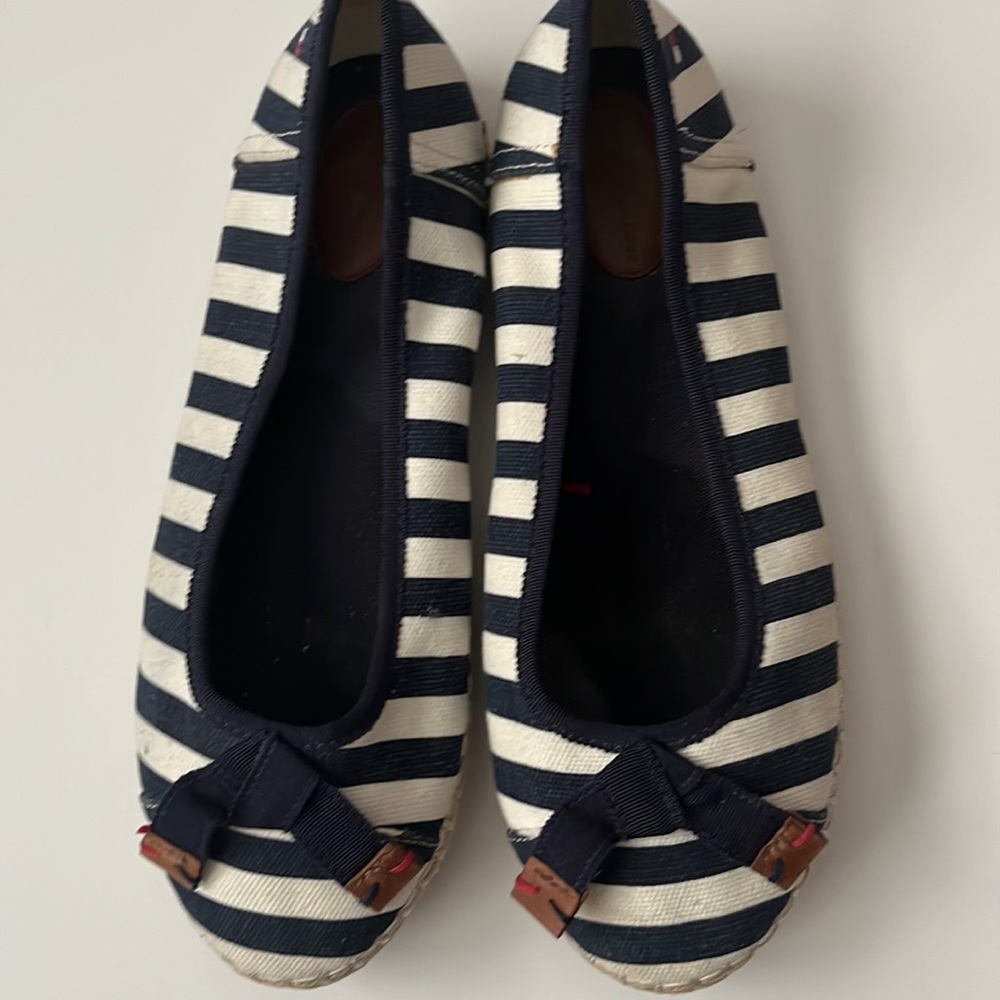 Tommy Hilfiger navy and white striped ballet flats size 7
